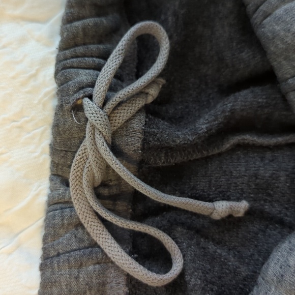 Aritzia, TNA, M heather grey sweatpants - Picture 4 of 5